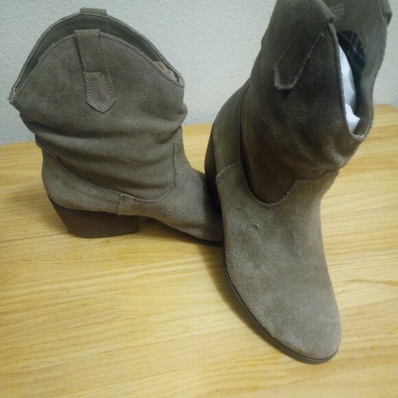 White Mountain Leather Suede Boots - Picture 4 of 4